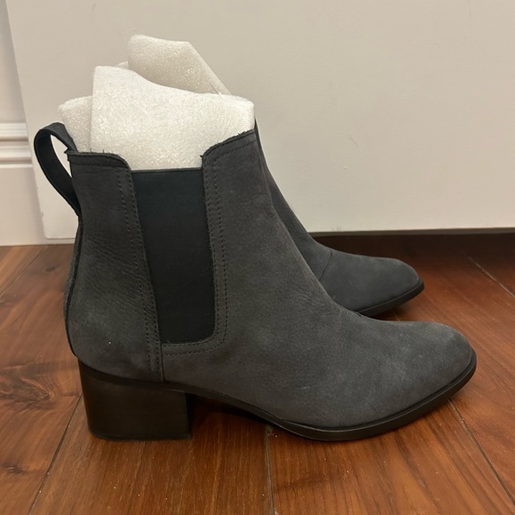 Rag & Bone Walker Boot Size 39 (9 ) in Charcoal Nubuck. Brand New original box. - Picture 1 of 4